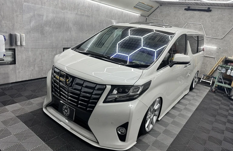 車を守る新しいシールド、安心感の施工| 茨城県土浦市のカーフィルムならワンステップワークス