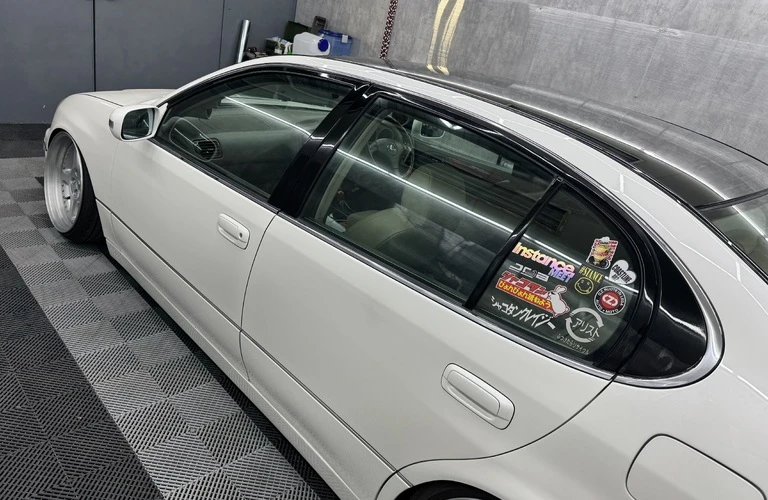 自動車の快適さを変える新たなフィルム施工技術| 茨城県土浦市のカーフィルムならワンステップワークス