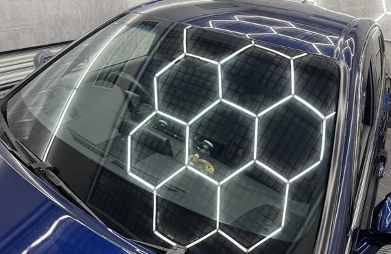 フロントガラスも快適！透明度の高いフィルムで安心運転！
