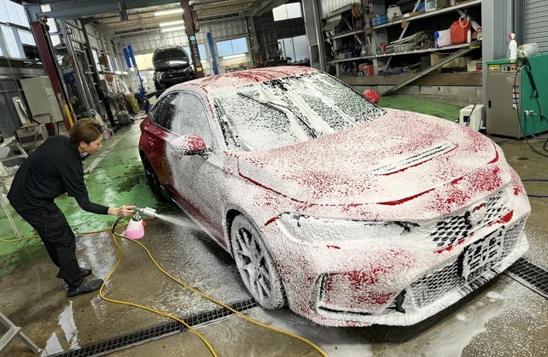 自分の愛車を守る、プロの手によるコーティングで快適なカーライフを！| 茨城県土浦市のカーフィルムならワンステップワークス